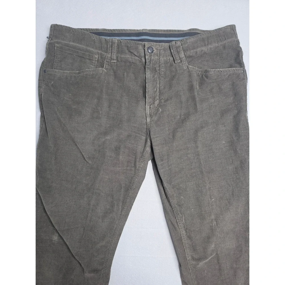 Saks Fifth Avenue Active Corduroy Pants Men's 40x32 Olive Green Straight Leg